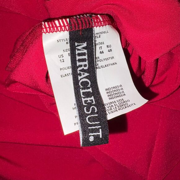 Miraclesuit Grenadine Red Razzle Dazzle Underwire Tankini Swim Top Size 12 New - Picture 3 of 5